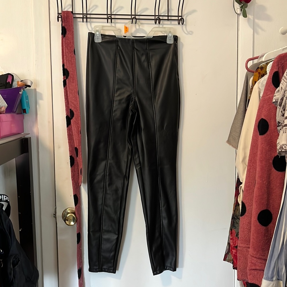 LEATHER PANTS